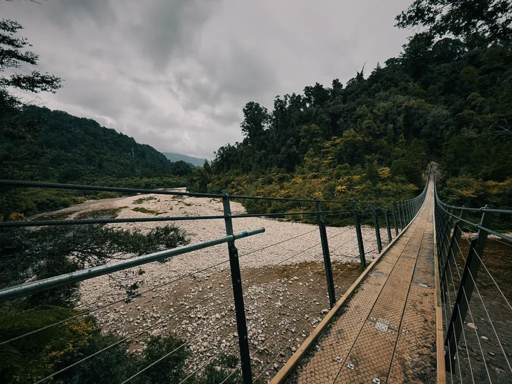 Swing bridge over the Lewis River
